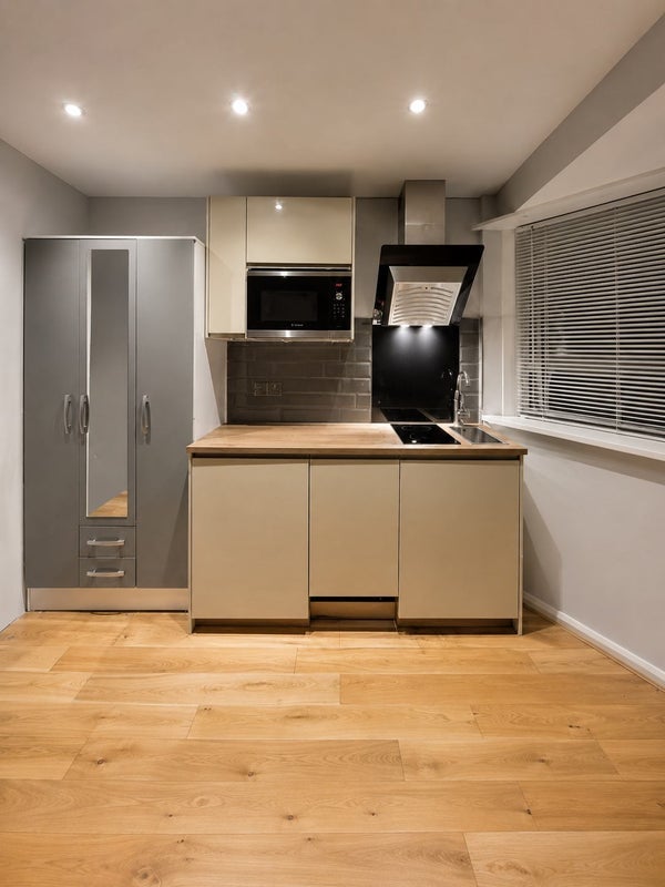 Flat The Spinney in Greater London