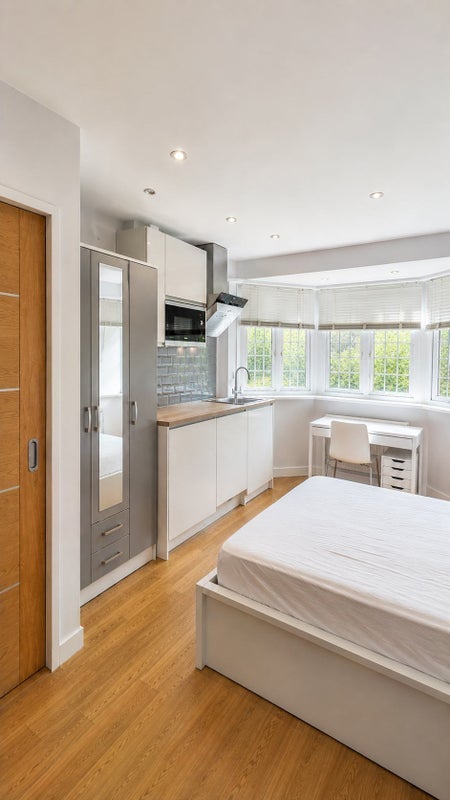 Flat The Spinney in Greater London