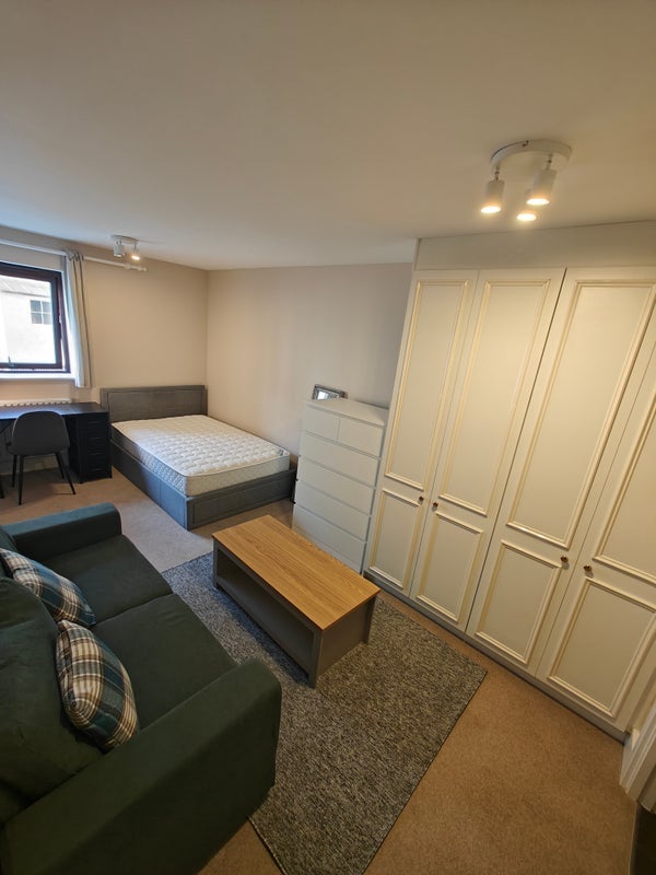 Flat Porter Street in Greater London