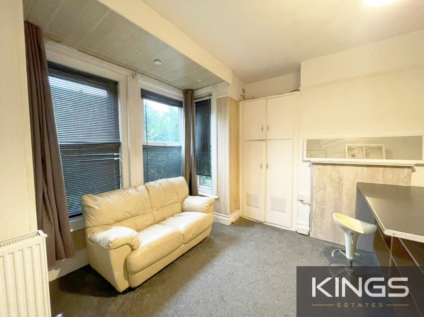 Room Portswood Road in Southampton