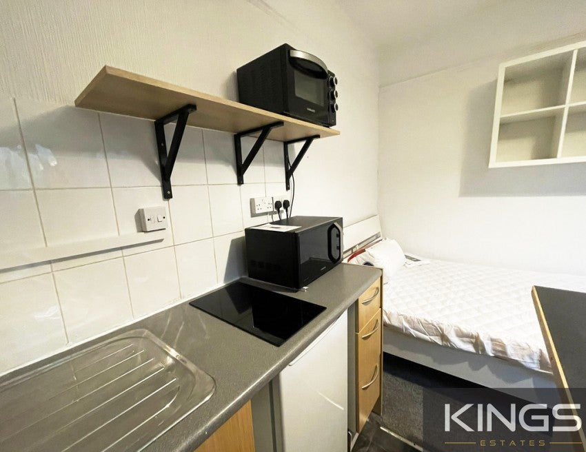 Room Portswood Road in Southampton