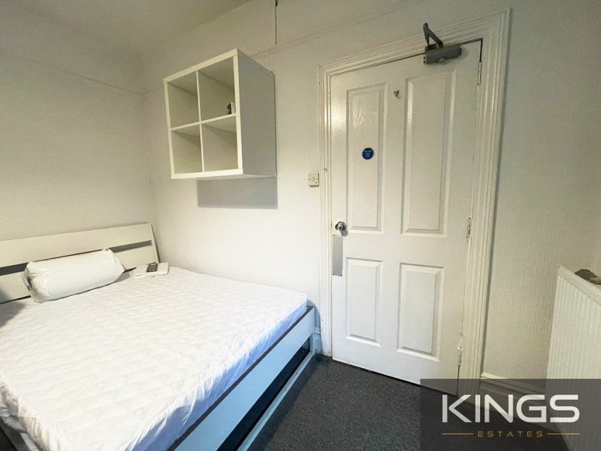Room Portswood Road in Southampton