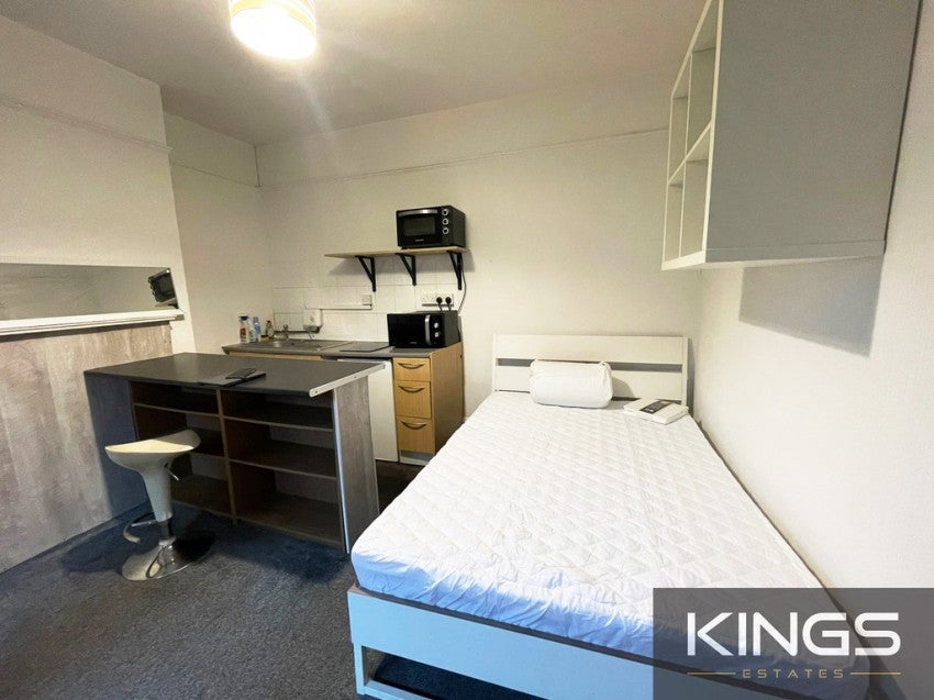 Room Portswood Road in Southampton