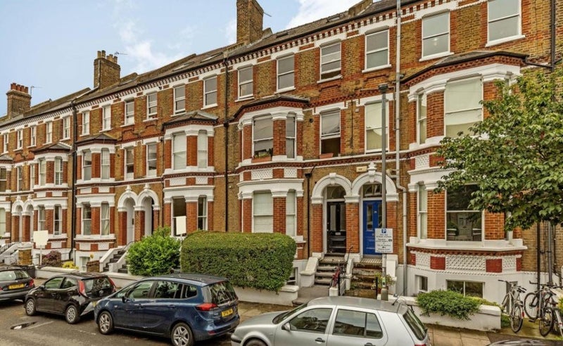 Flat Schubert Road in Greater London
