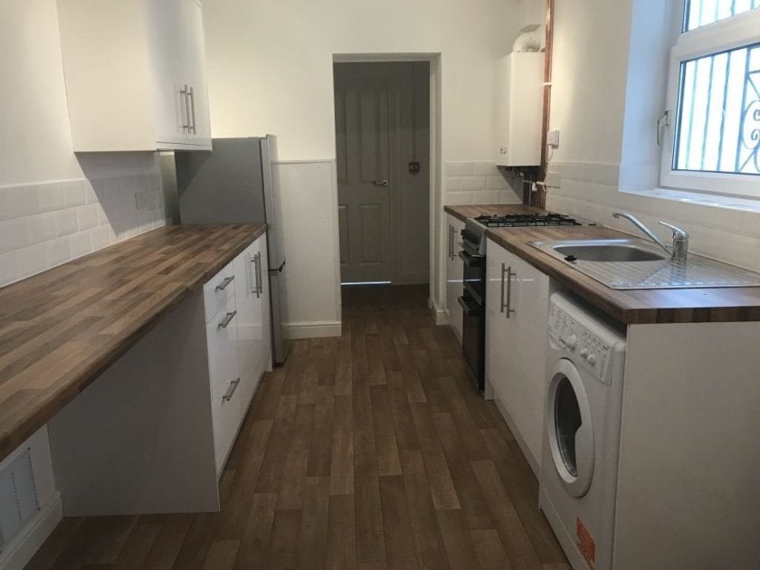 Flat Mackworth Terrace in Swansea