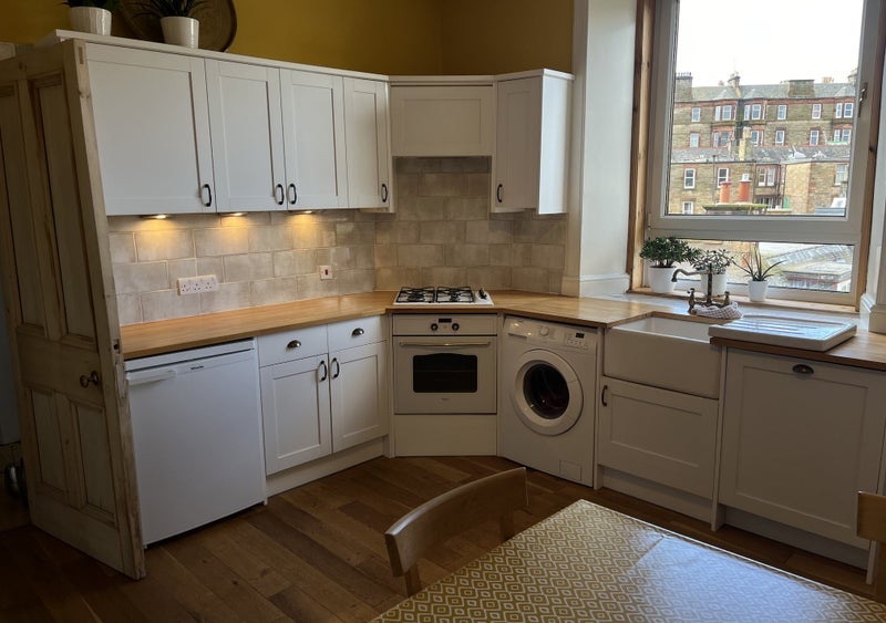 Room Baronscourt Road in City of Edinburgh