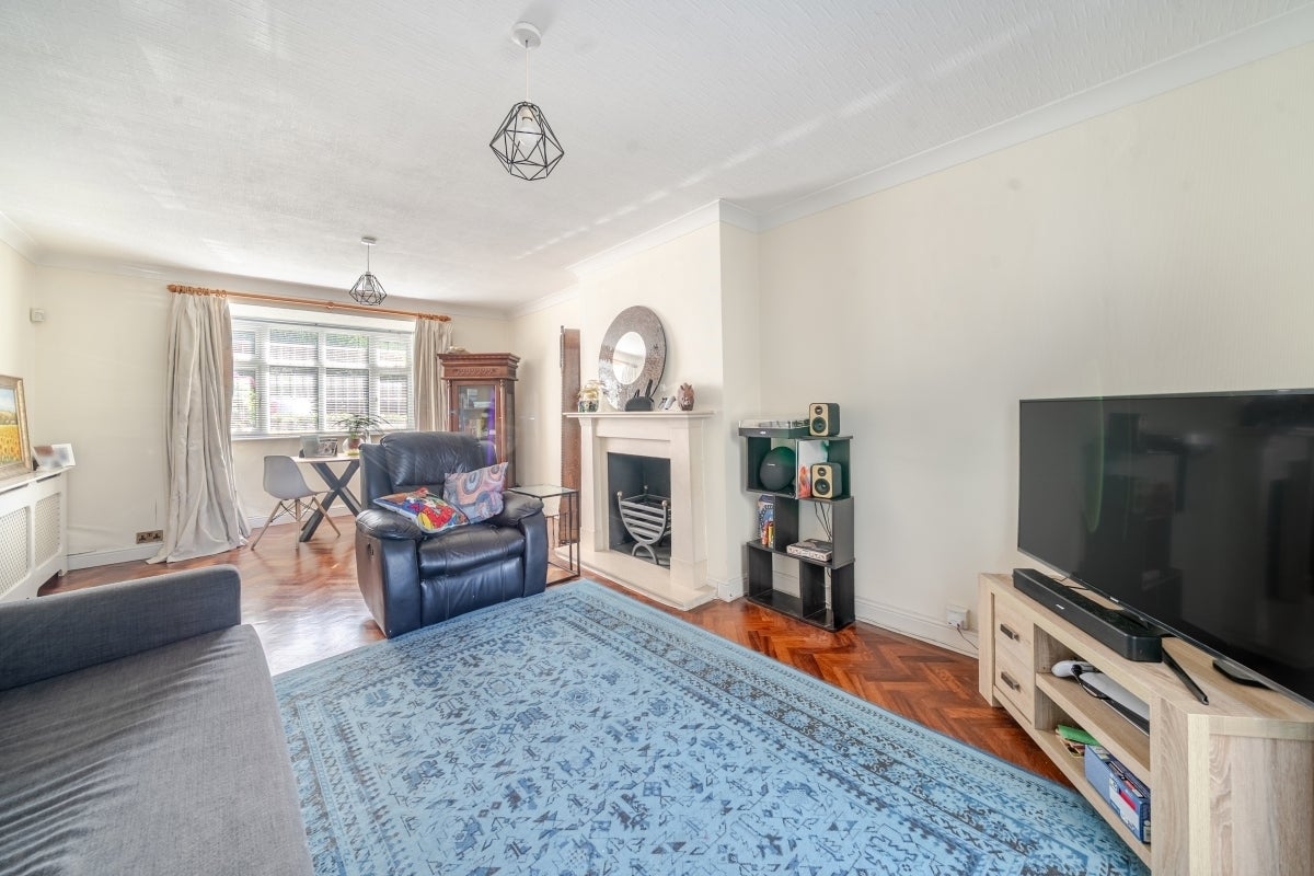 House Ember Lane in Elmbridge