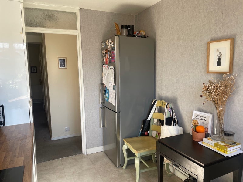 Room Shuttleworth Road in Greater London