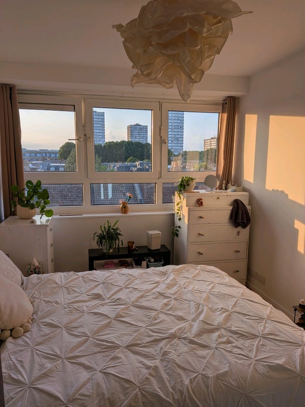 Room Shuttleworth Road in Greater London