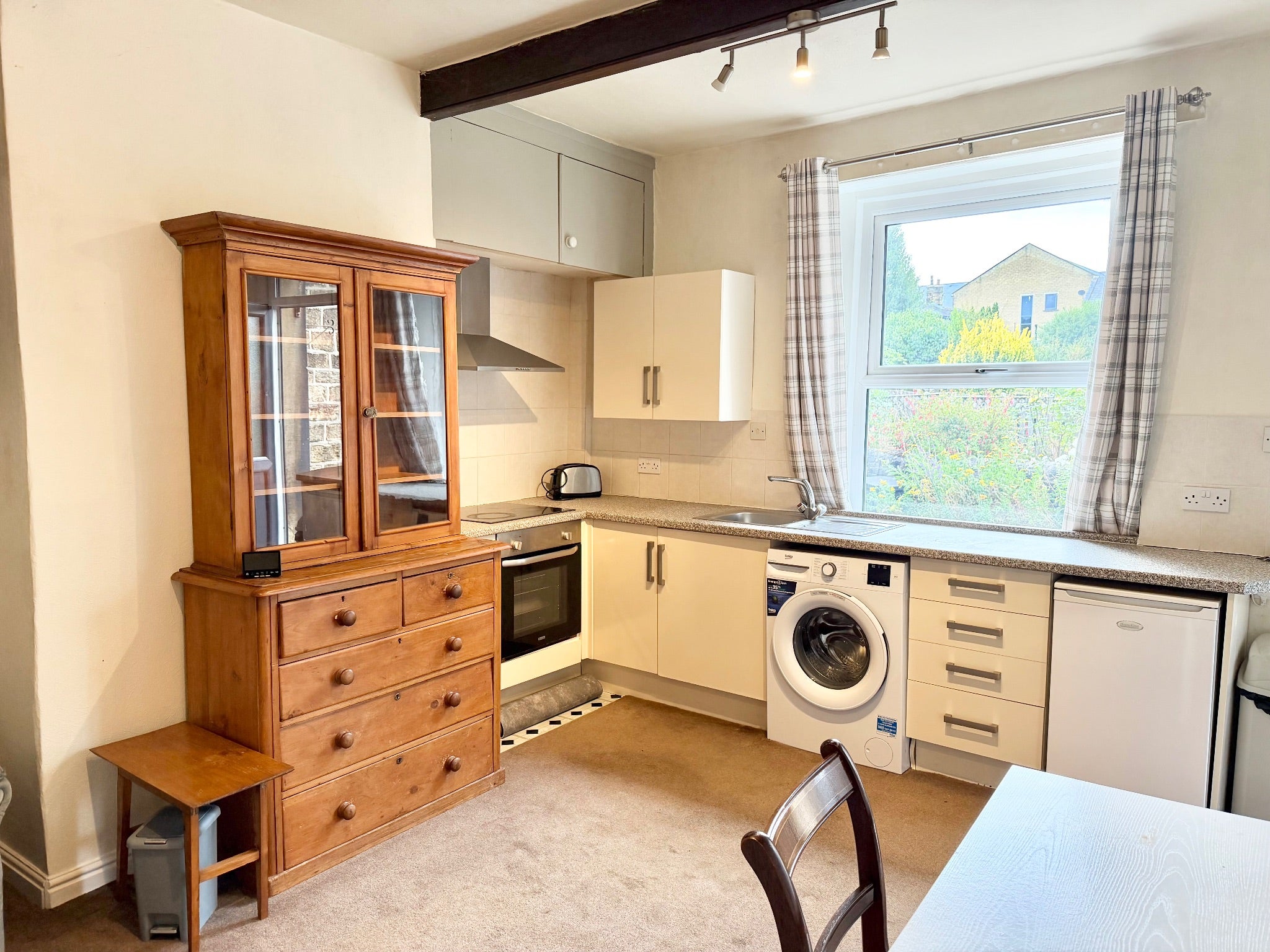 House Free School Lane in Calderdale