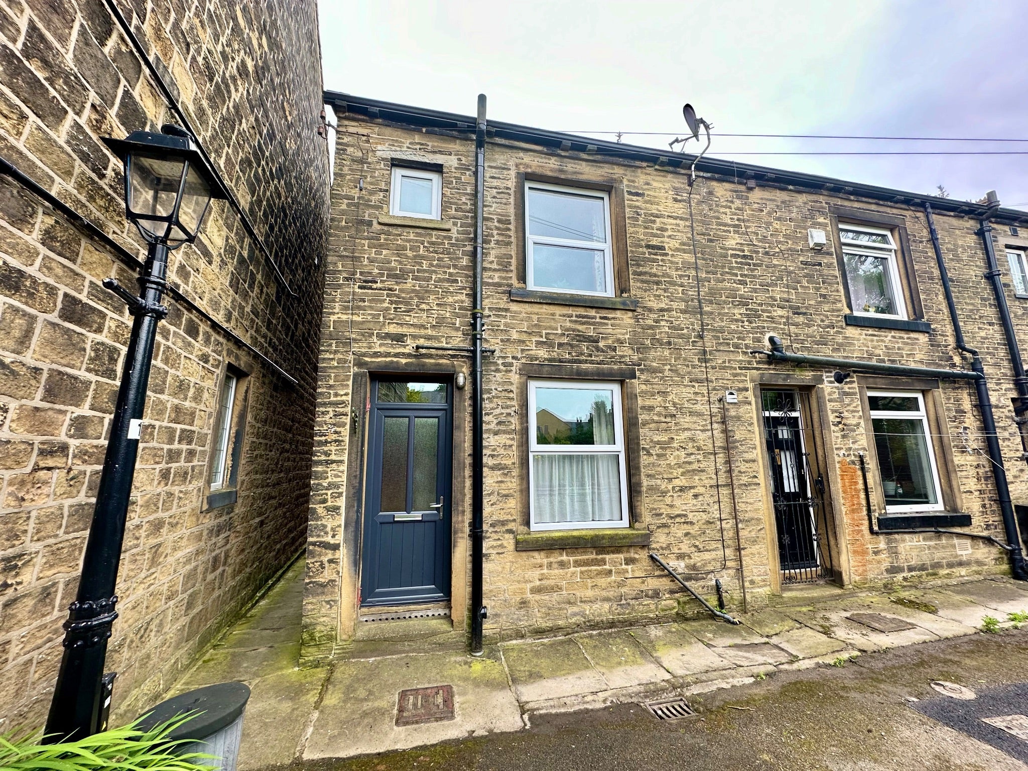 House Free School Lane in Calderdale