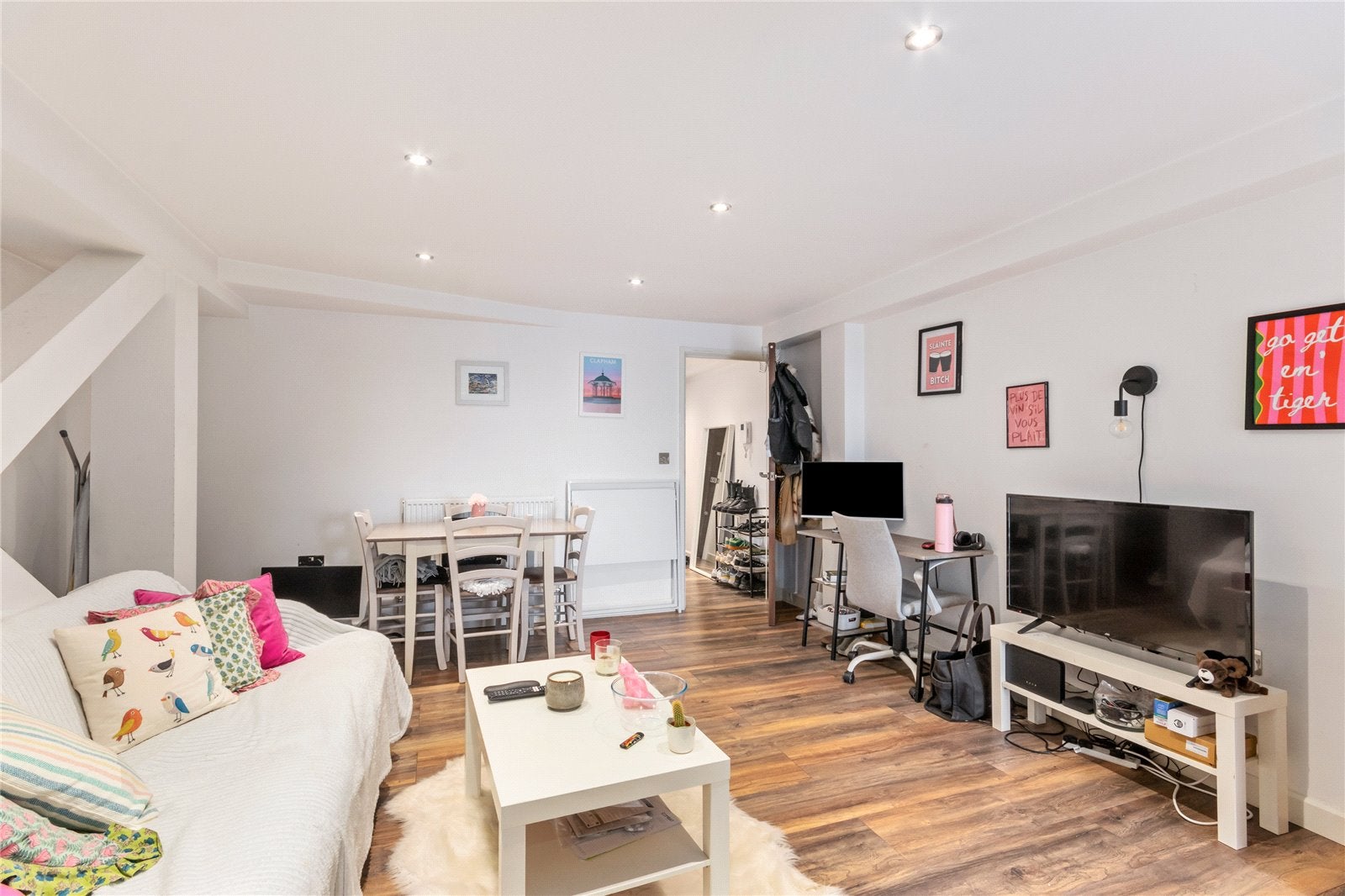 Flat Balham High Road in Greater London