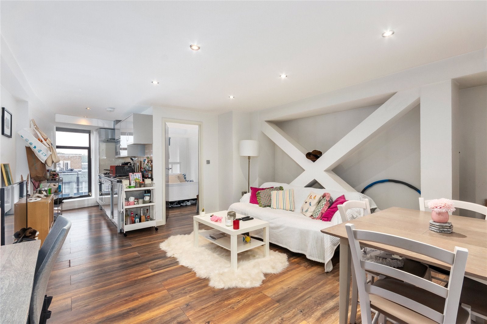 Flat Balham High Road in Greater London