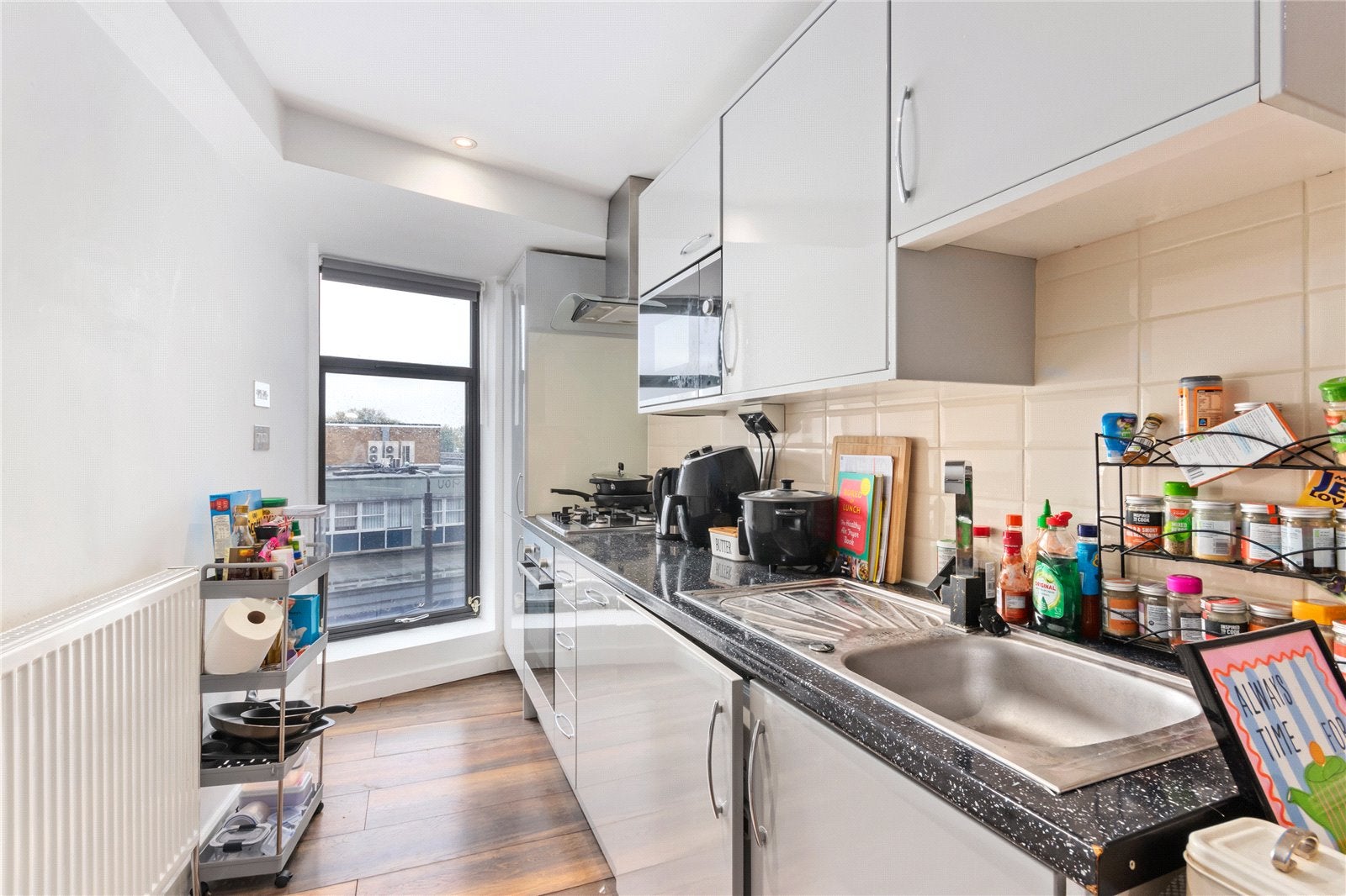 Flat Balham High Road in Greater London