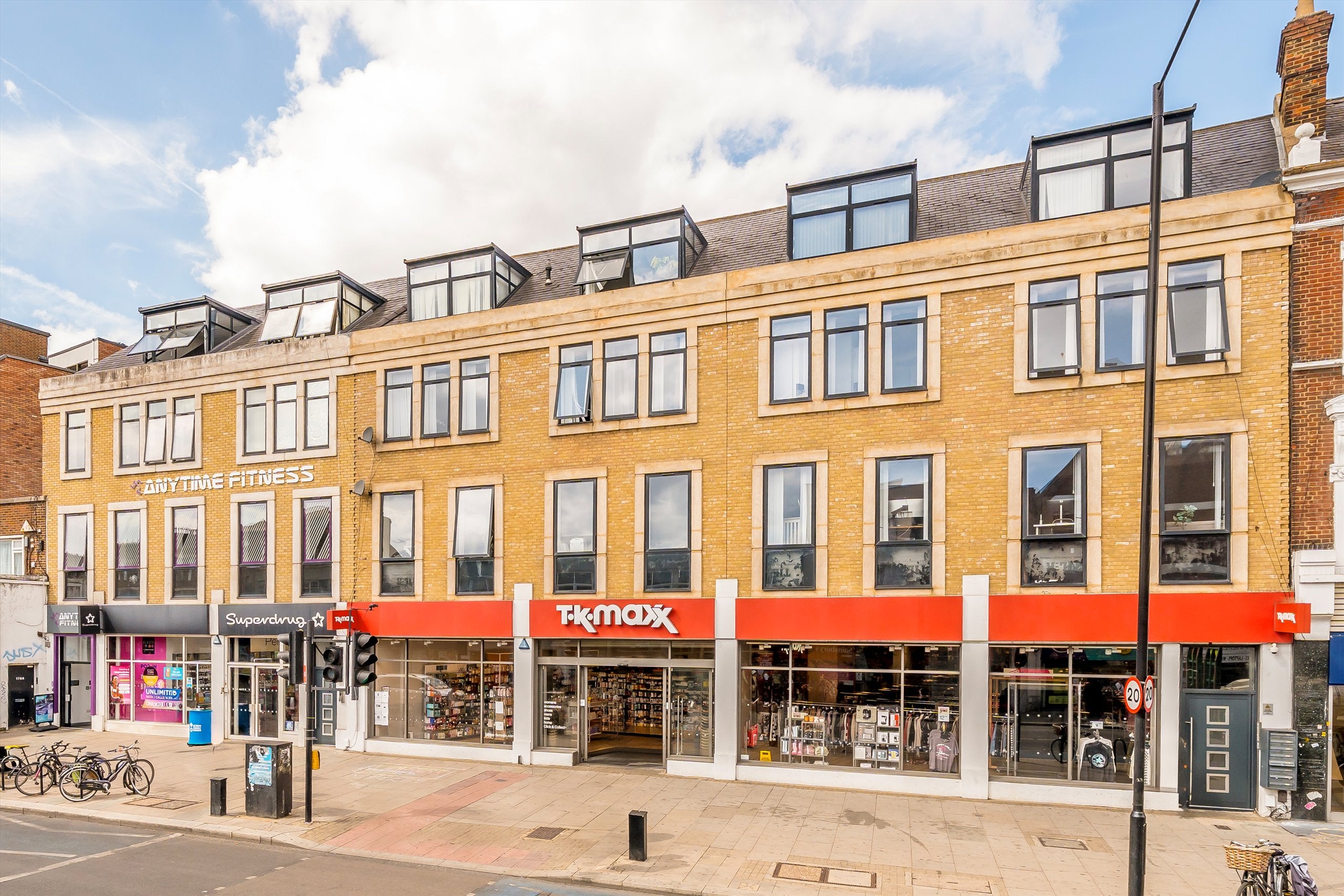 Flat Balham High Road in Greater London