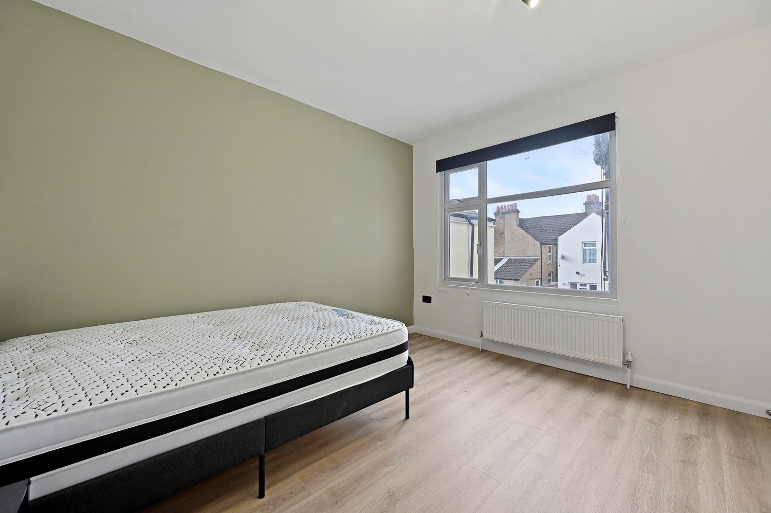 Room Francis Road in Watford