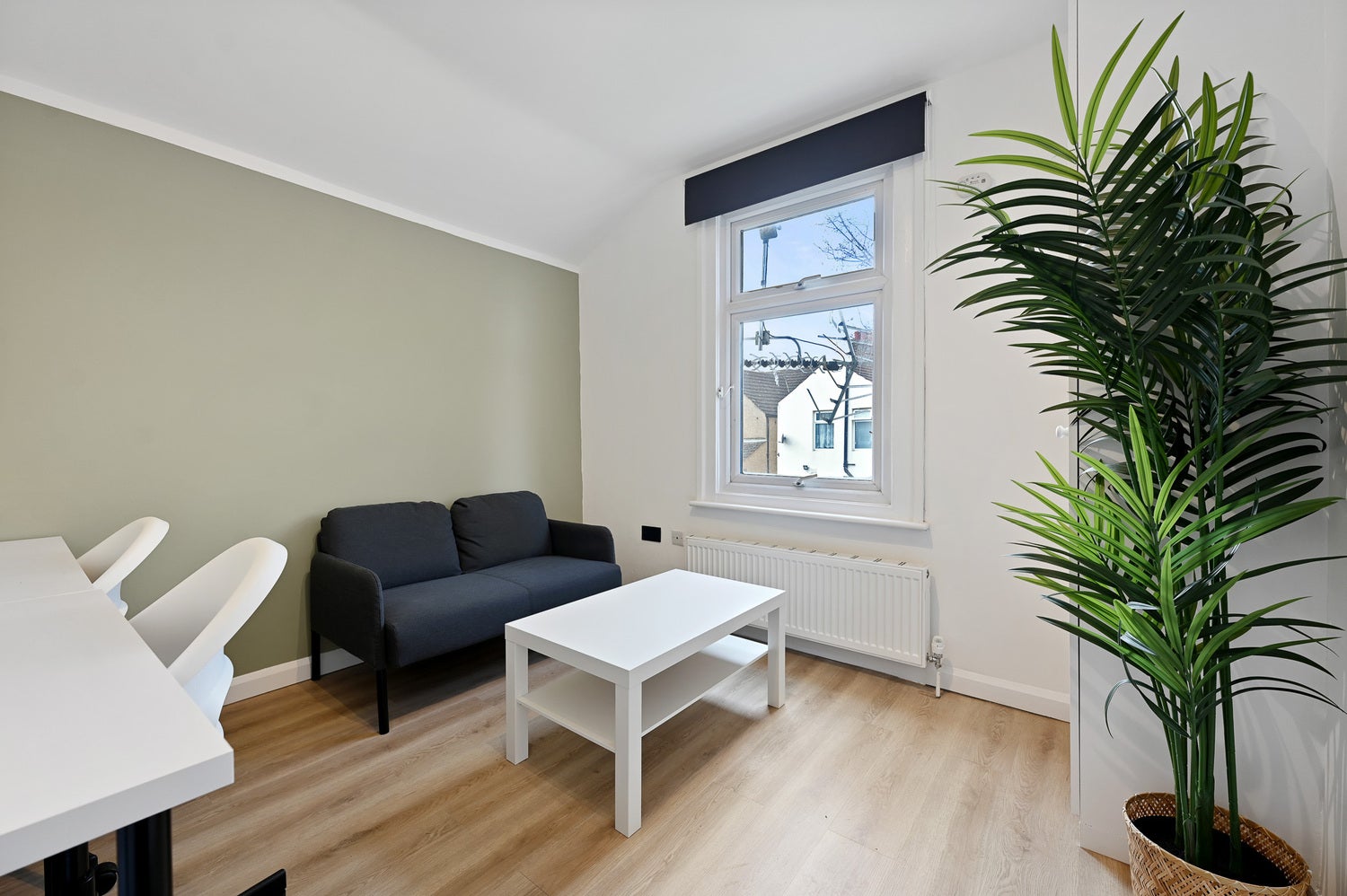 Room Francis Road in Watford