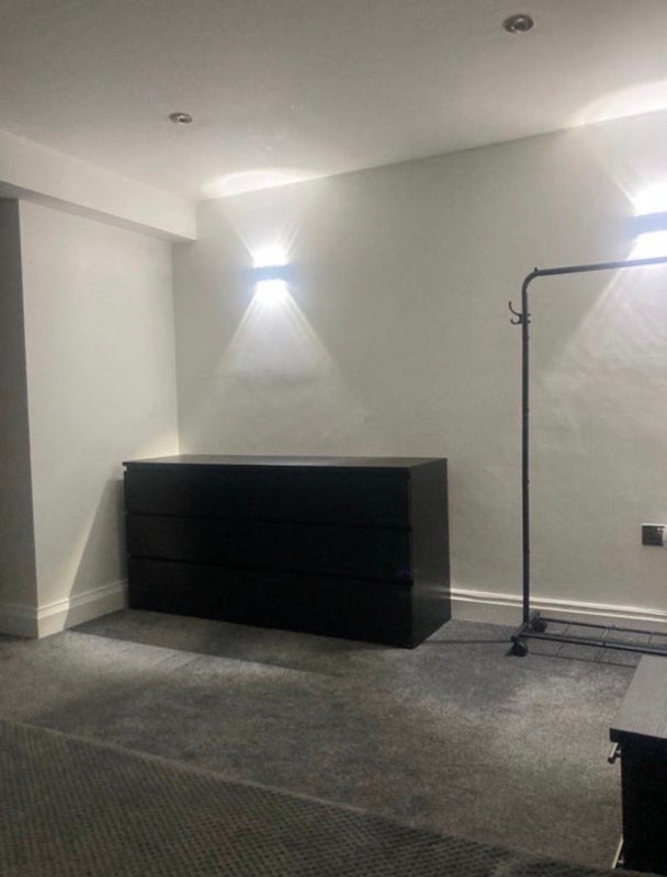 Room Croombs Road in Greater London