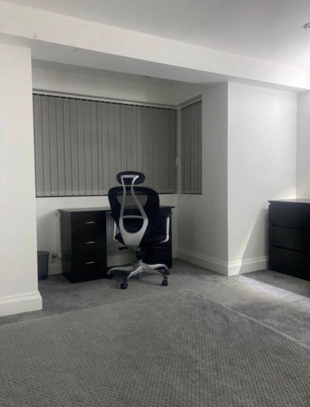 Room Croombs Road in Greater London