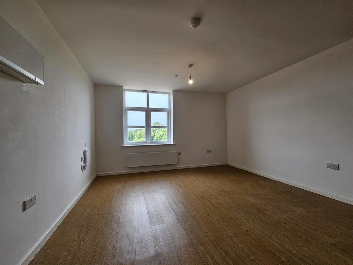 Flat Shiffnall Street in Bolton