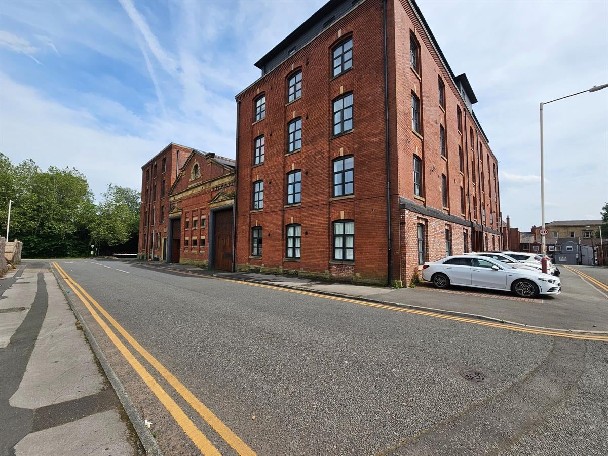 Flat Shiffnall Street in Bolton
