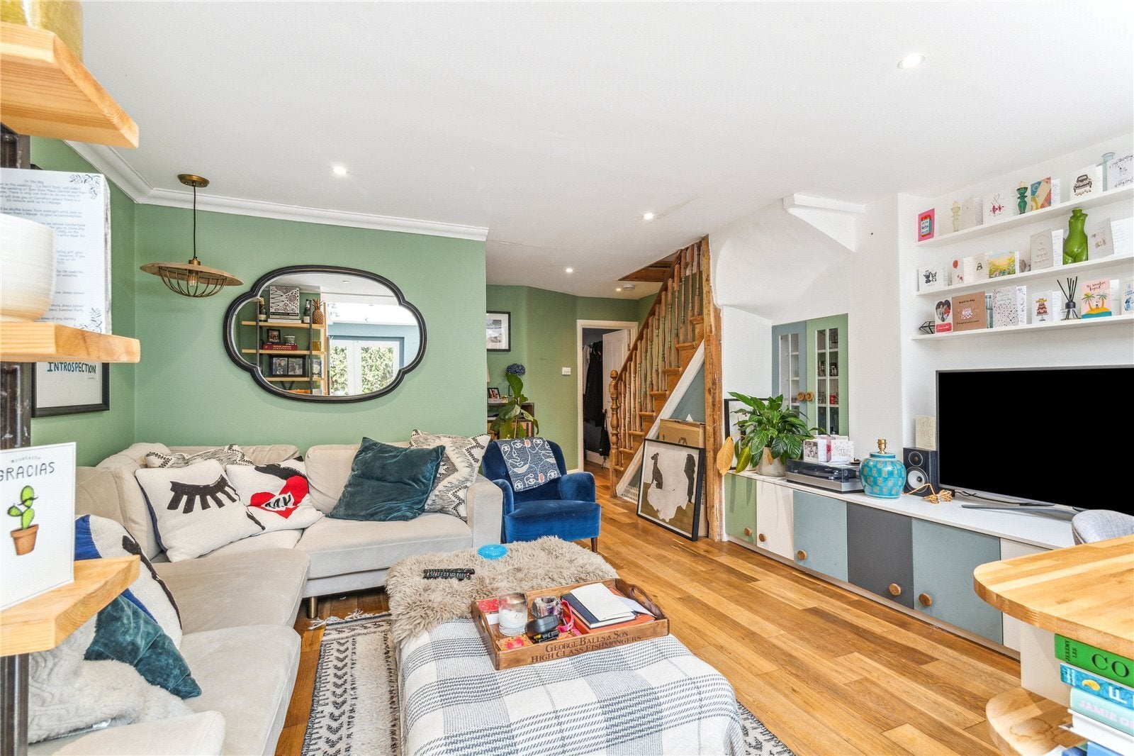 Flat Lucerne Road in Greater London