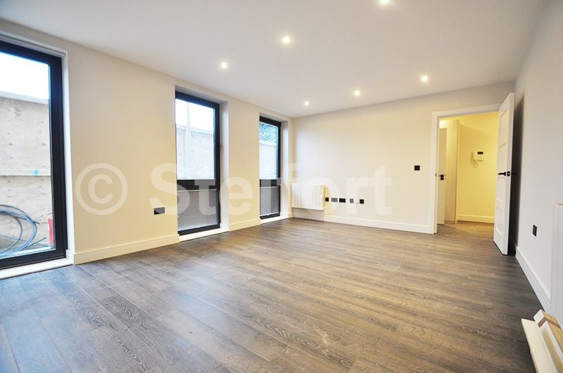 Flat Granville Road in Greater London