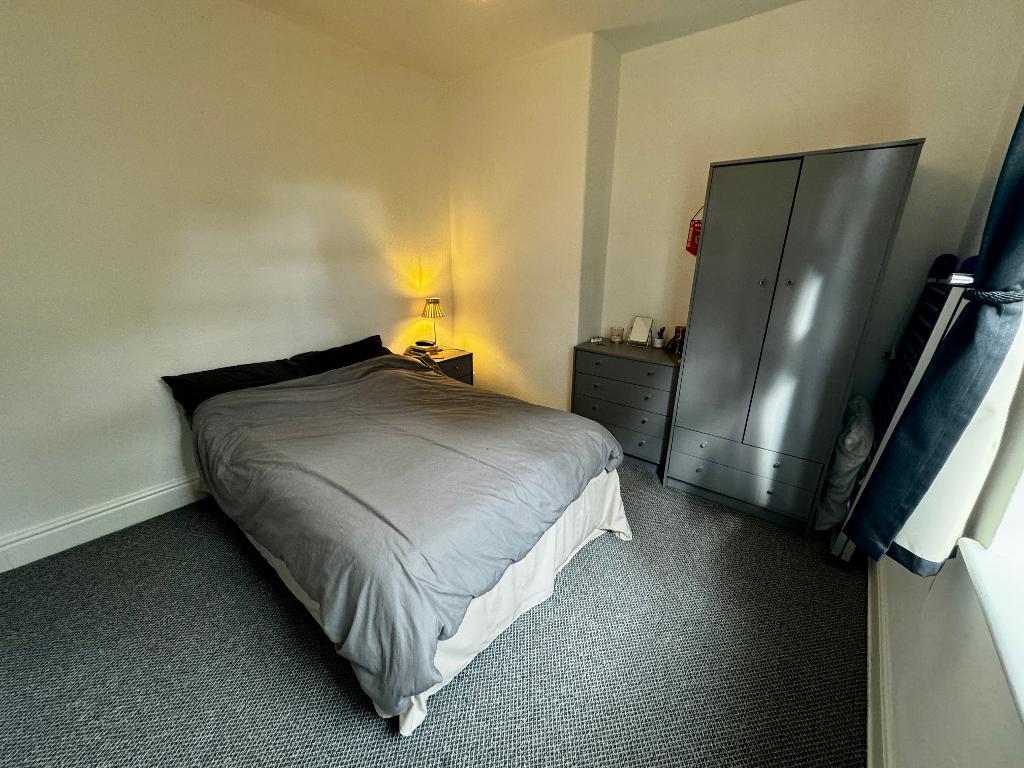 Flat Whitelow Road in Manchester