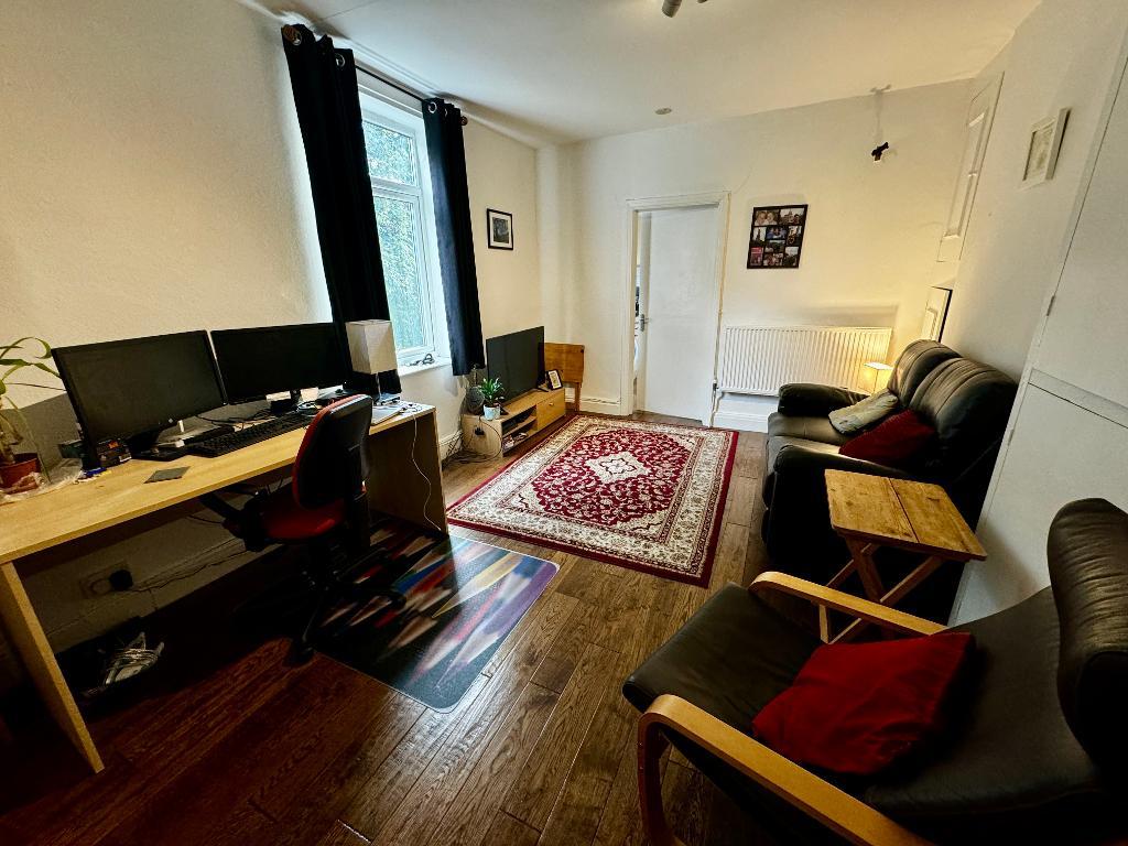 Flat Whitelow Road in Manchester