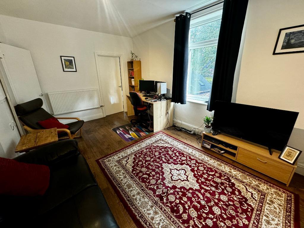 Flat Whitelow Road in Manchester