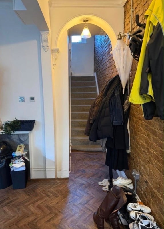 Room Bennerley Road in Greater London