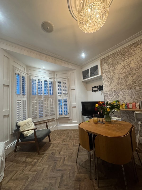 Room Bennerley Road in Greater London
