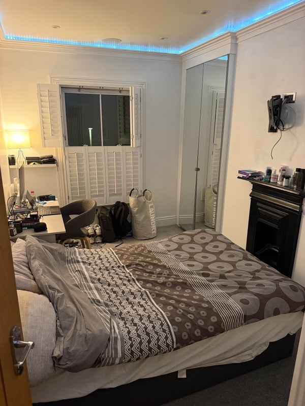 Room Bennerley Road in Greater London