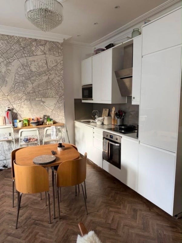 Room Bennerley Road in Greater London