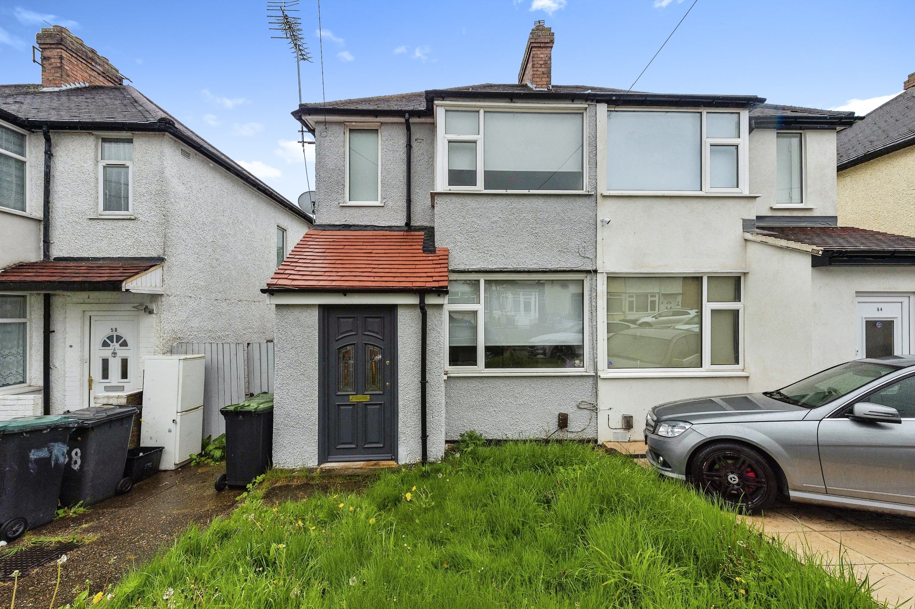 House Third Avenue in Luton