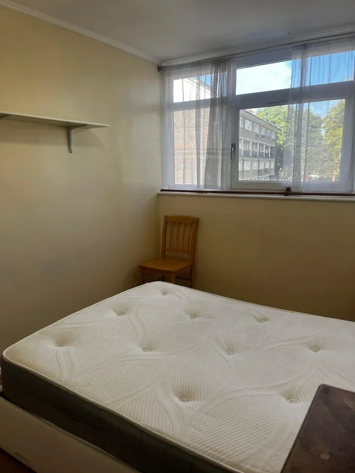 Room Tierney Road in Greater London