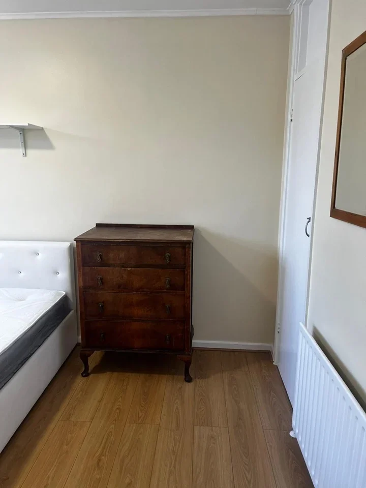 Room Tierney Road in Greater London