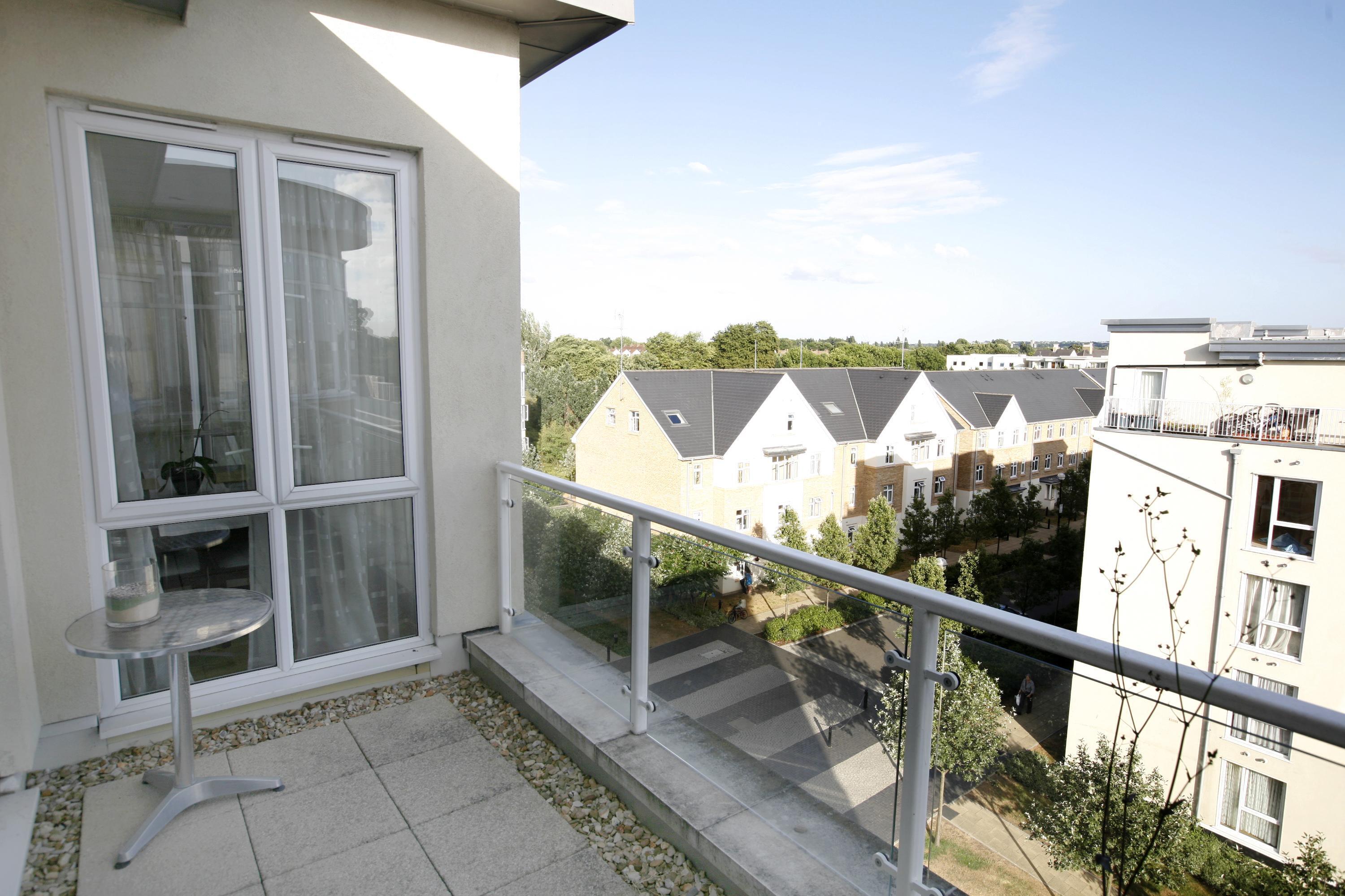 Flat Melliss Avenue in Greater London
