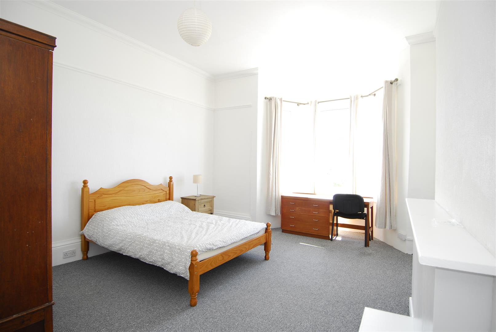 Room Lipson Road in Plymouth