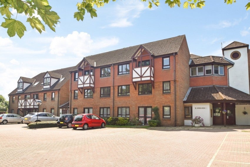 Flat King George V Road in Amersham