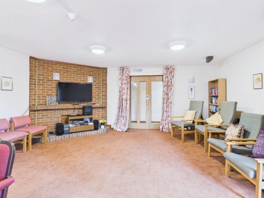 Flat King George V Road in Amersham