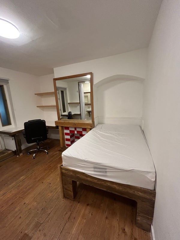 Room Gospatrick Road in Greater London