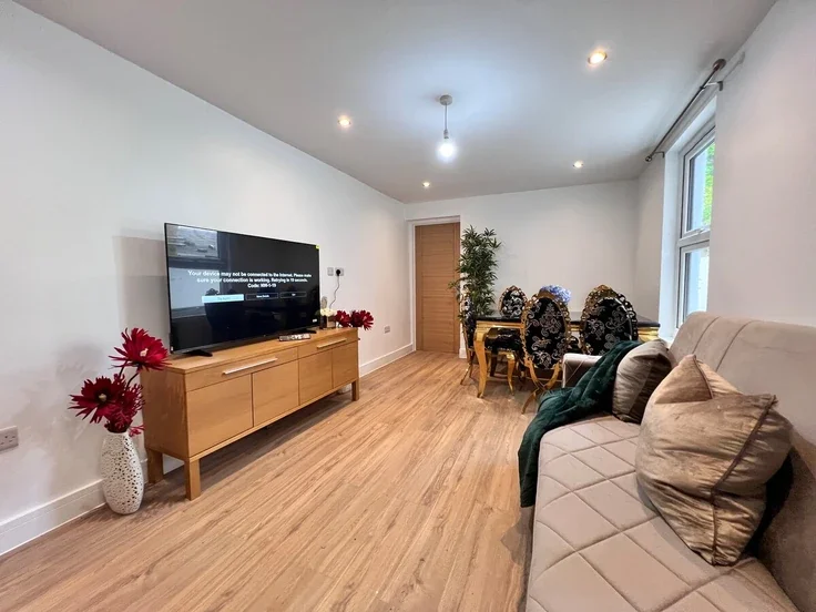 Flat Manbey Grove in Greater London
