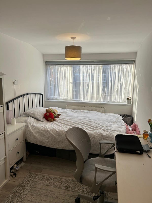 Room Flanders Crescent in Greater London