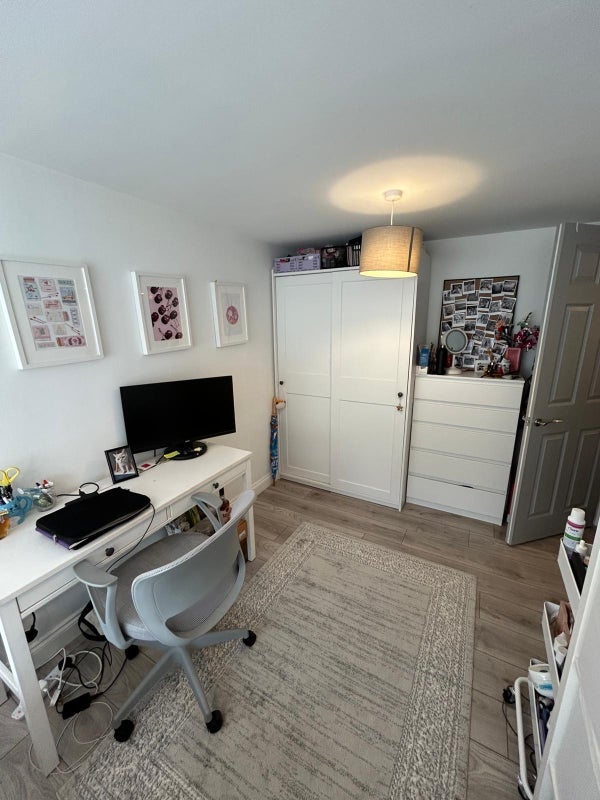 Room Flanders Crescent in Greater London