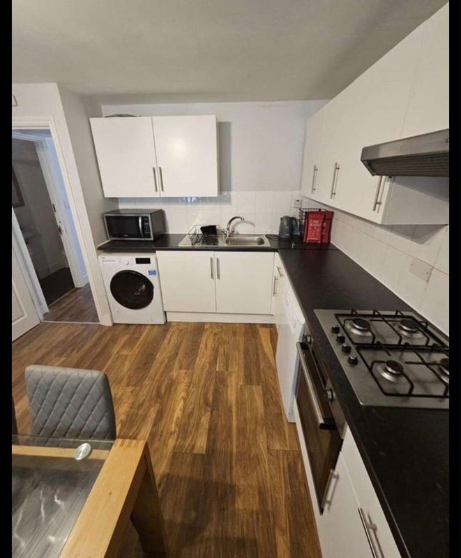 Room Westferry Road in Greater London