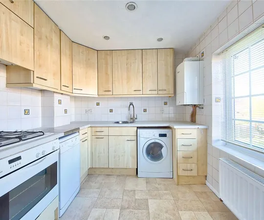 Room Bonser Road in Greater London