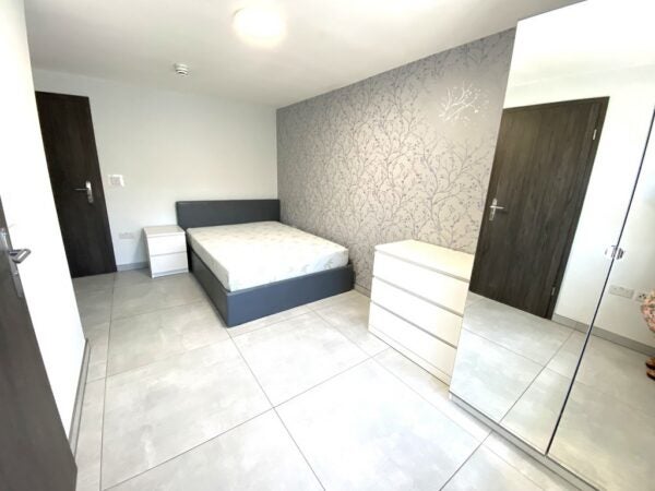 Room Chaplin Road in Greater London