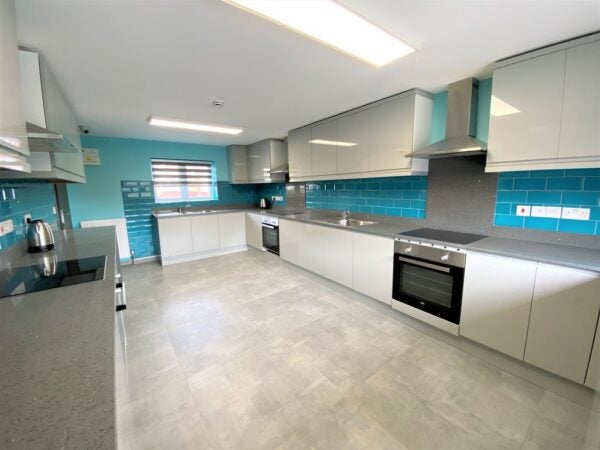 Room Chaplin Road in Greater London