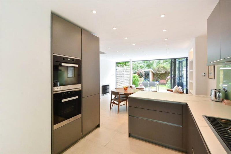 Flat St George's Road in Greater London